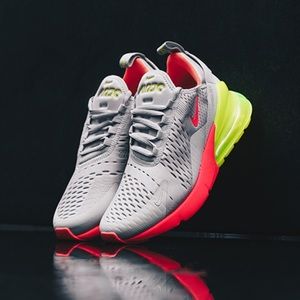 💵👇🏻Like new NIKE desert sand Air Max 270